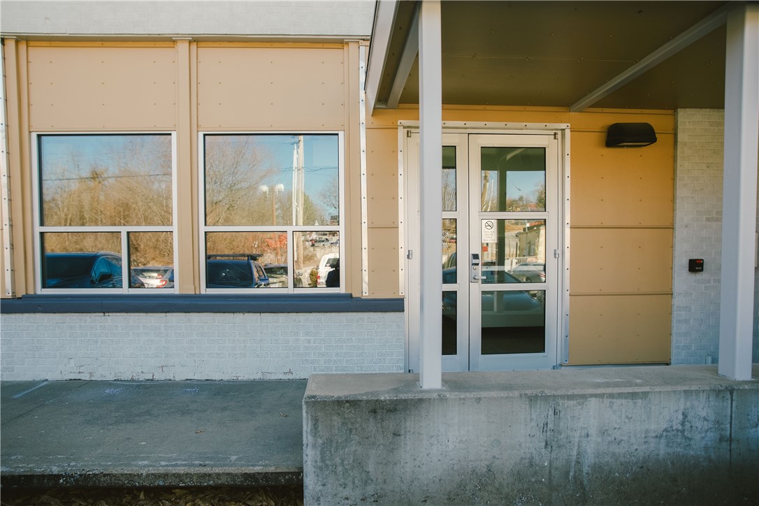 North College Ave Horizonta - Commercial Lease