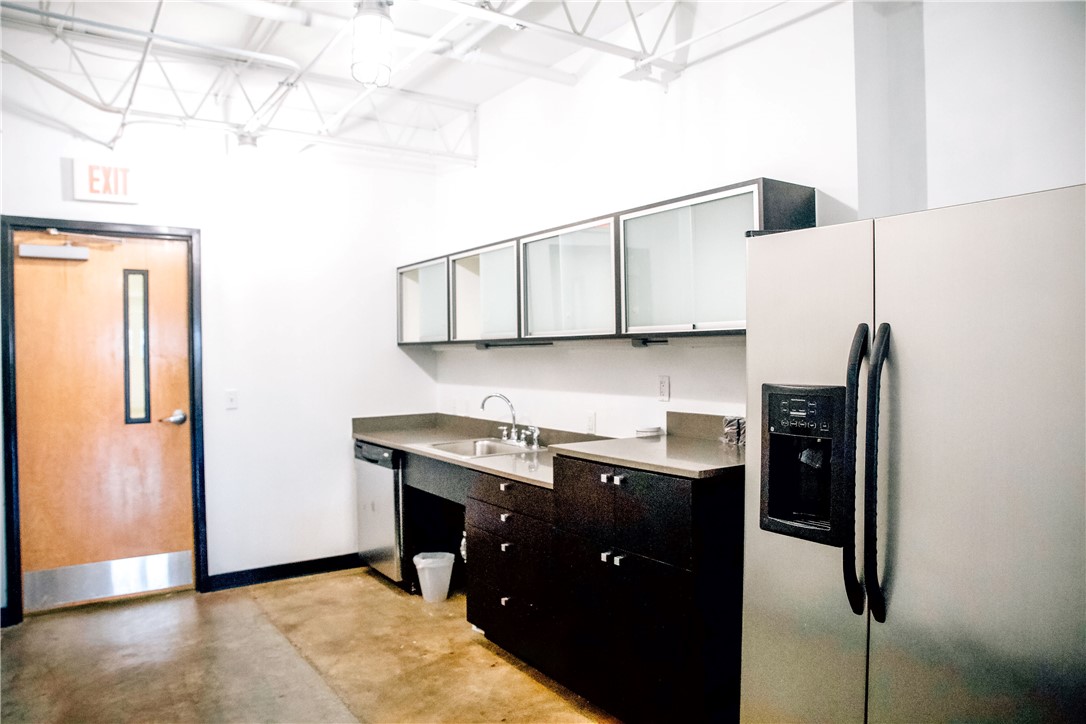 North College Ave Horizonta - Commercial Lease