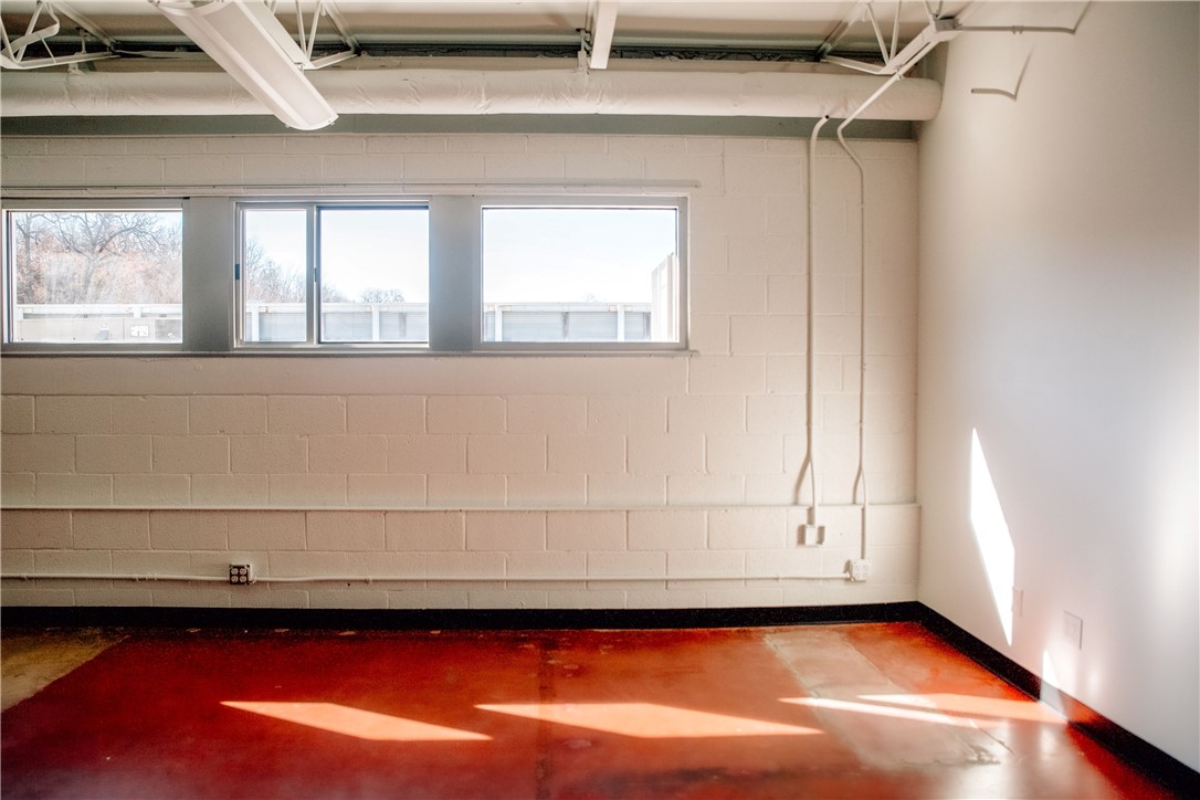 North College Ave Horizonta - Commercial Lease