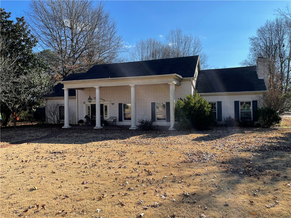 Custom built Colonial brick home. 9 foot ceilings. 5 large bedrooms with adjoining baths. French doors
lead to glass sunroom. Lots of closet space, Built-ins. Spacious foyer with spiral staircase & 2nd staircase
from family/kitchen area. 9x11 craft room. Utility with built-in ironing board & desk & sink. Pantry. Large
wonderful yard. Over one-half acre lot. Walk to park, library, swimming pool, & High School.
