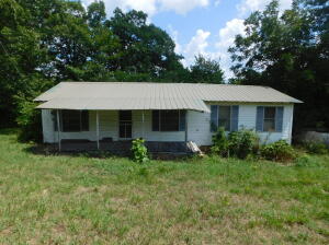 3BR 1BATH farm house on 1.6 acres that borders the Ozark National Forest in Newton County. Property has rural water. Perfect for your deer camp or get away location. With a little tree clearing there is an awesome view overlooking the Ozark National Forest. Excellent building site for an additional cabin or home.