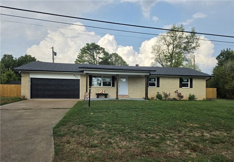 Photo of 805 Lakeview Drive, Rogers, AR 72756 (MLS # 1361833)