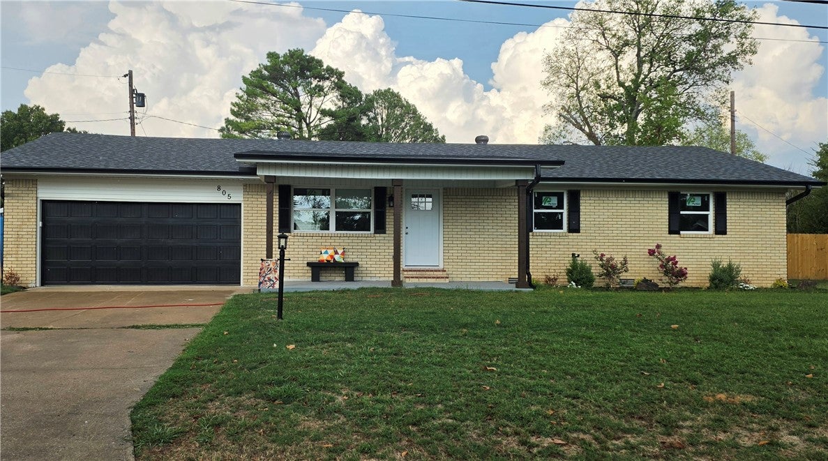 805 Lakeview Drive