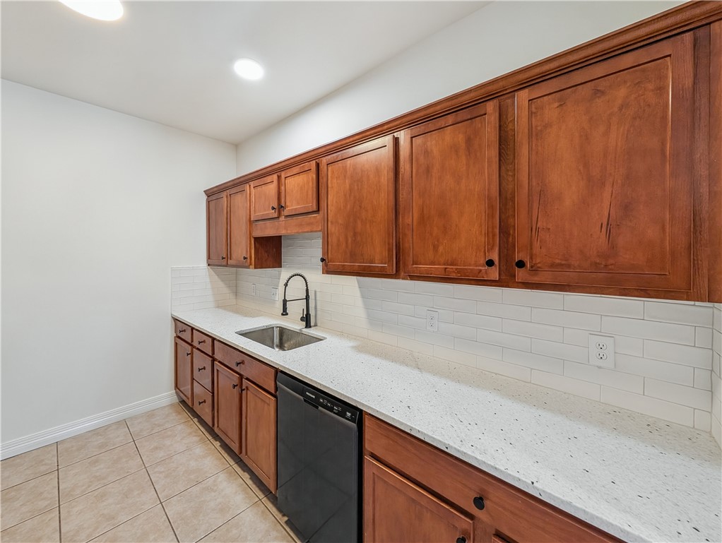 Homes At Oakmont Horizontal Prop Rogers - Residential