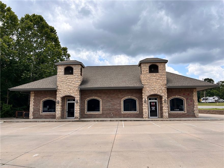 Retail space with outdoor deck. Modern shopping center with established businesses in the heart of the rapidly growing Highlands area of Bella Vista