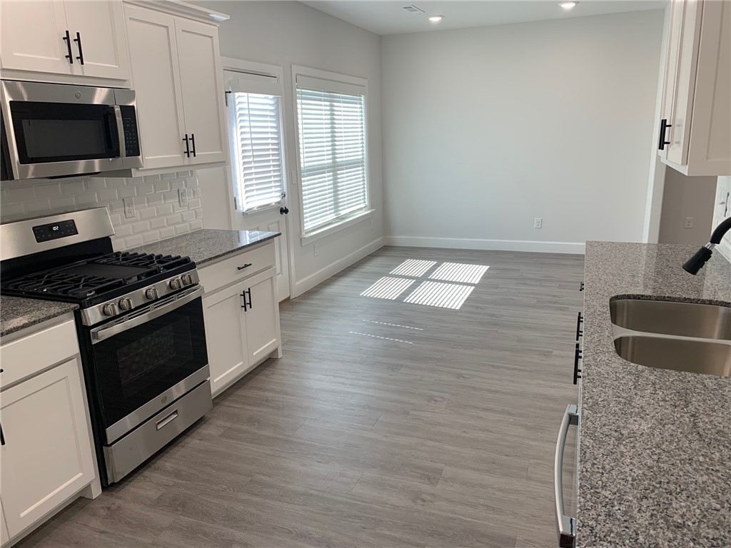 BARRINGTON PLACE-CENTERTON - Residential