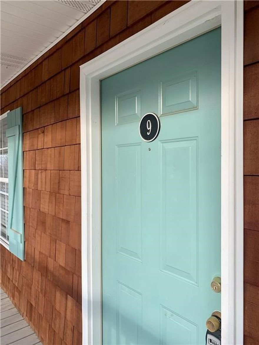 Great location! Walking distance to the U of A and close to everything Fayetteville has to offer. One bedroom, 1 bath with washer and dryer included. Updated appliances in the kitchen with tile floors and LVP flooring in the bedroom.