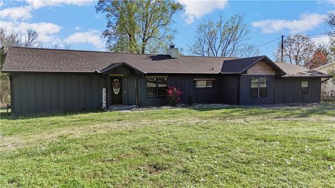 Photo of 1110 E 13th Street, Cassville, MO 65625 (MLS # 1342905)