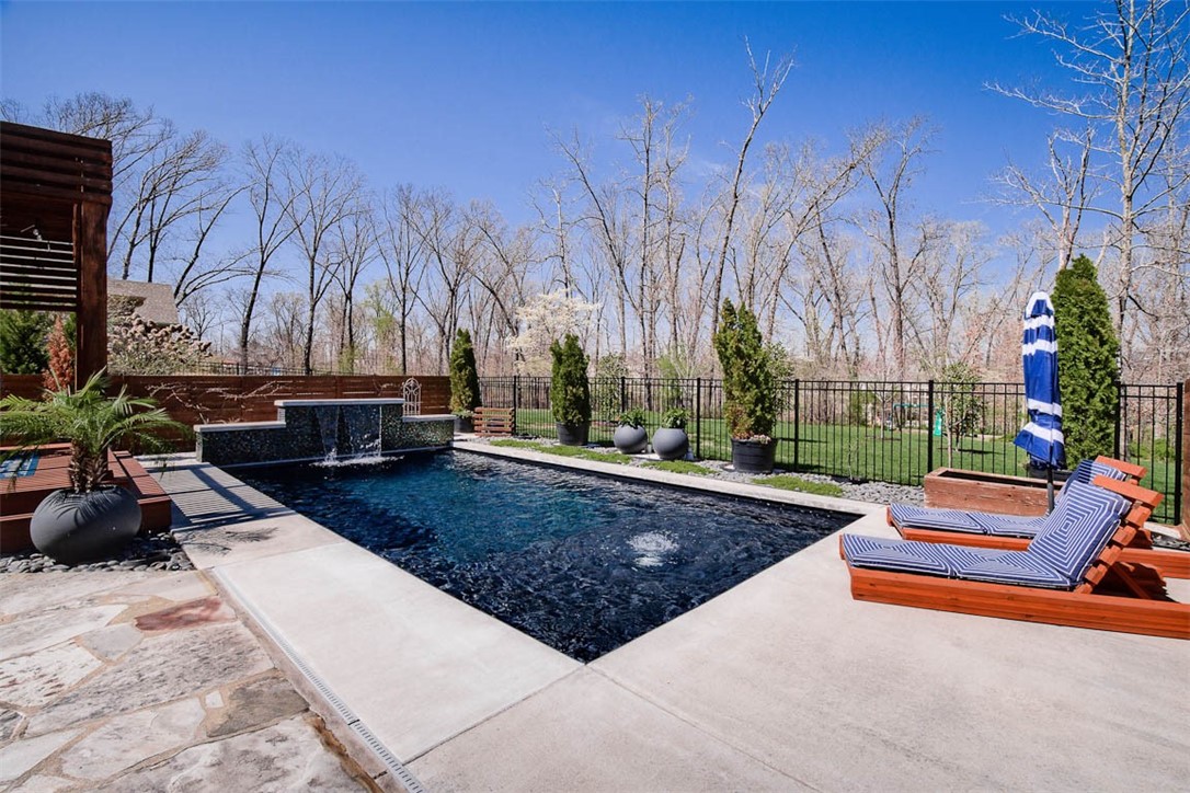 VERSAILLES SUB-CENTERTON - Residential