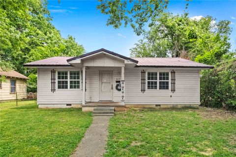 Photo of 317 Cedar Street, Stilwell, OK 74960 (MLS # 1348399)