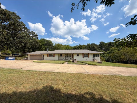 Photo of 503 S Parrott Drive, Huntsville, AR 72740 (MLS # 1360761)