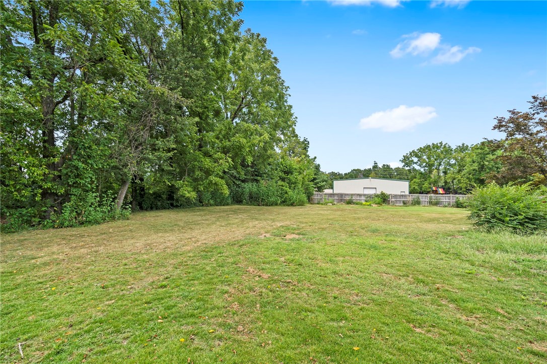 Centre Court Rogers - Residential