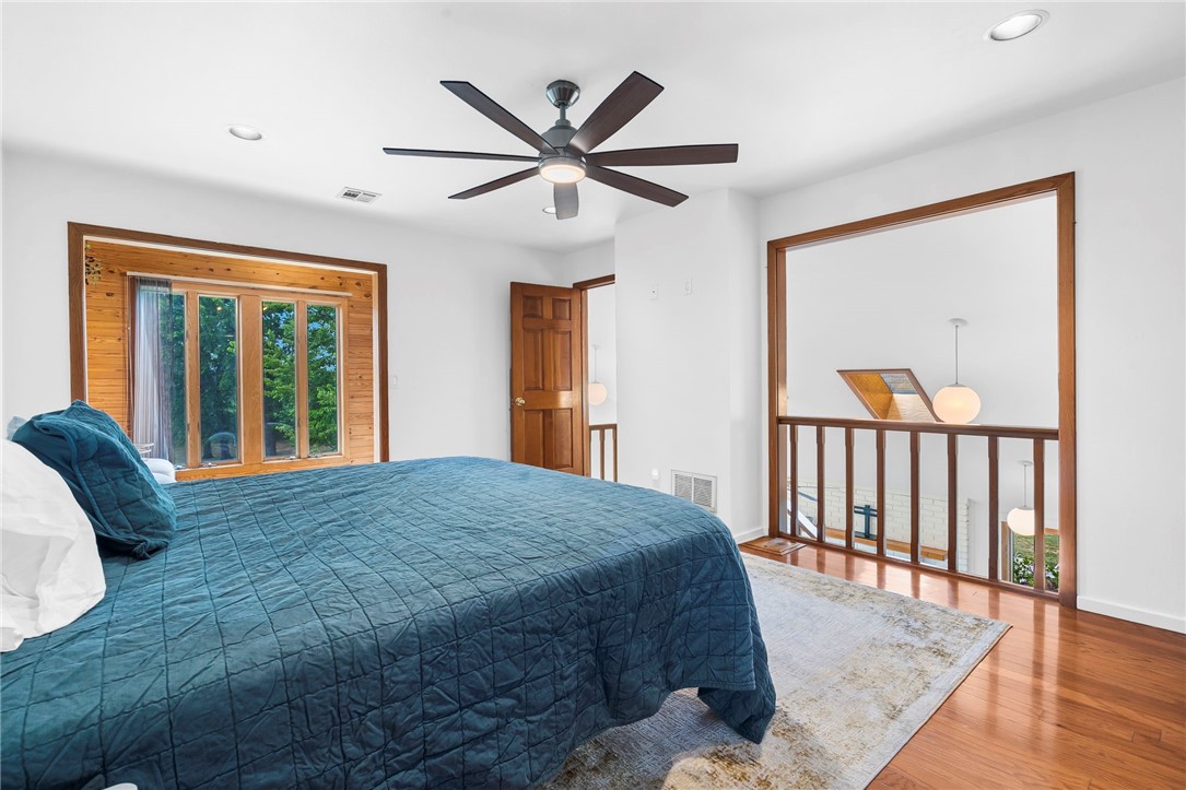 Centre Court Rogers - Residential