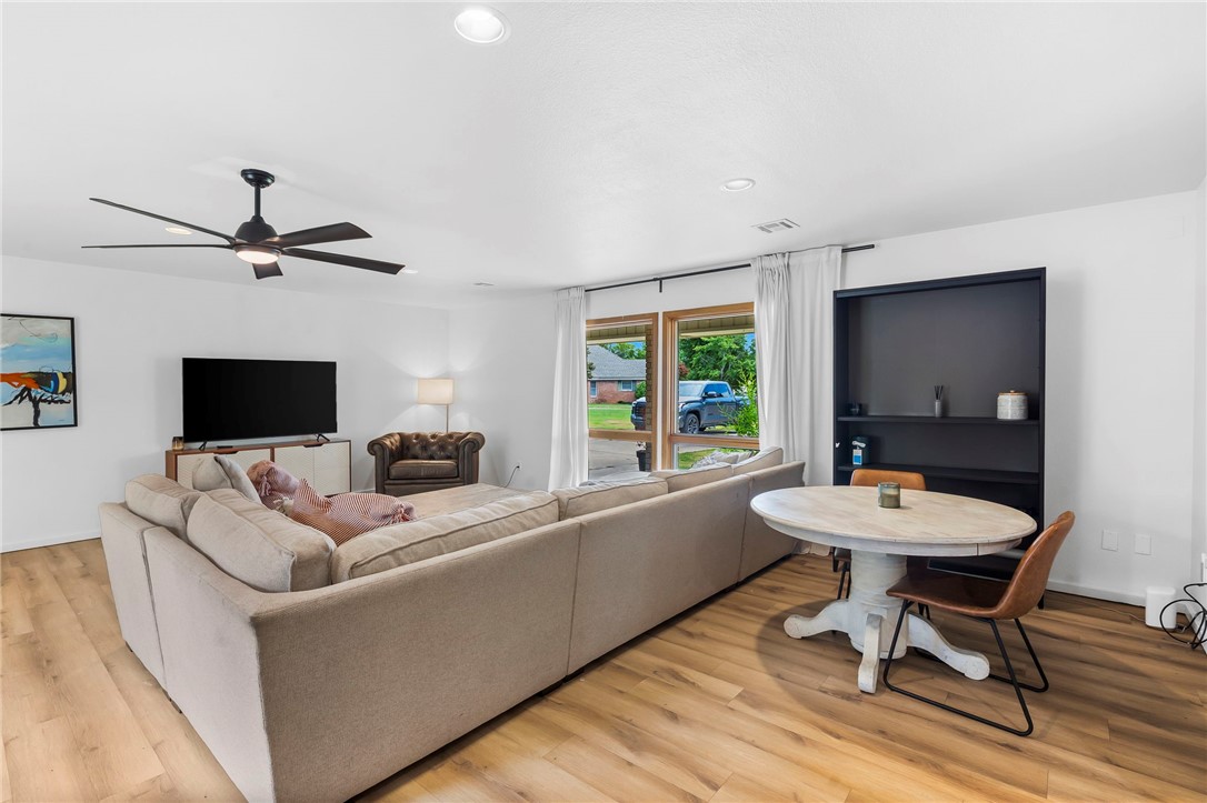 Centre Court Rogers - Residential