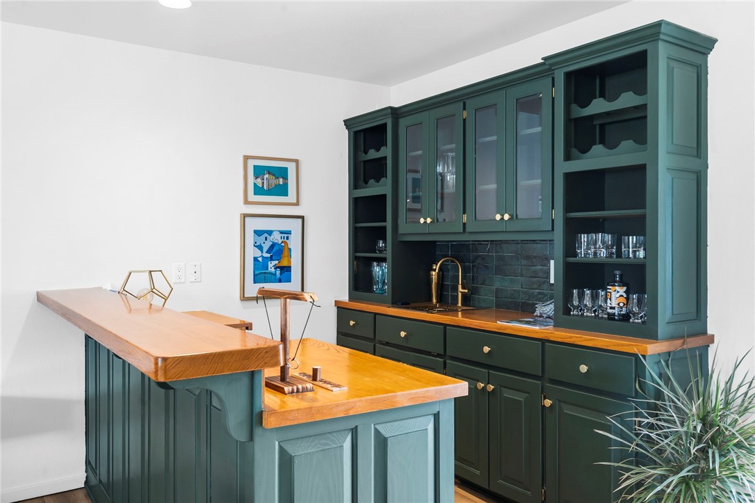 Centre Court Rogers - Residential