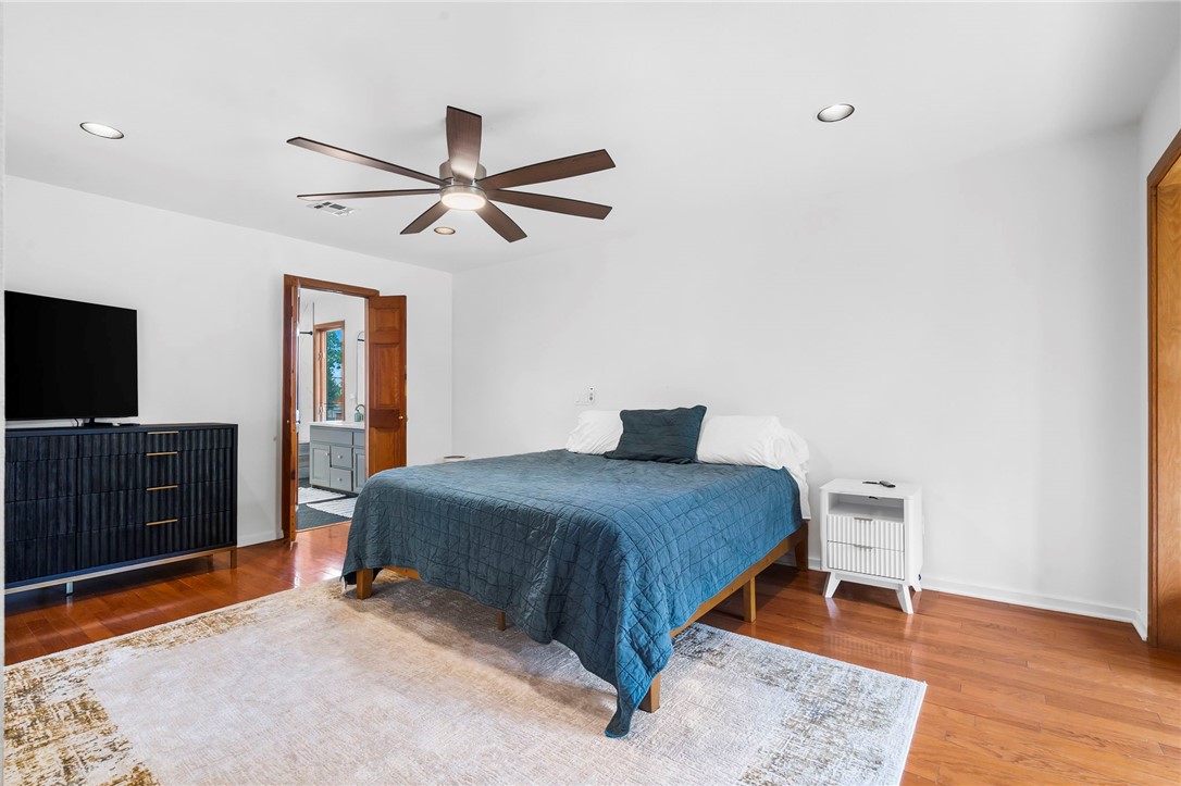 Centre Court Rogers - Residential