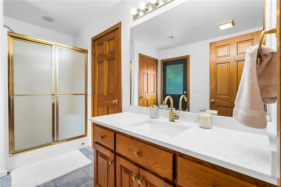 Centre Court Rogers - Residential