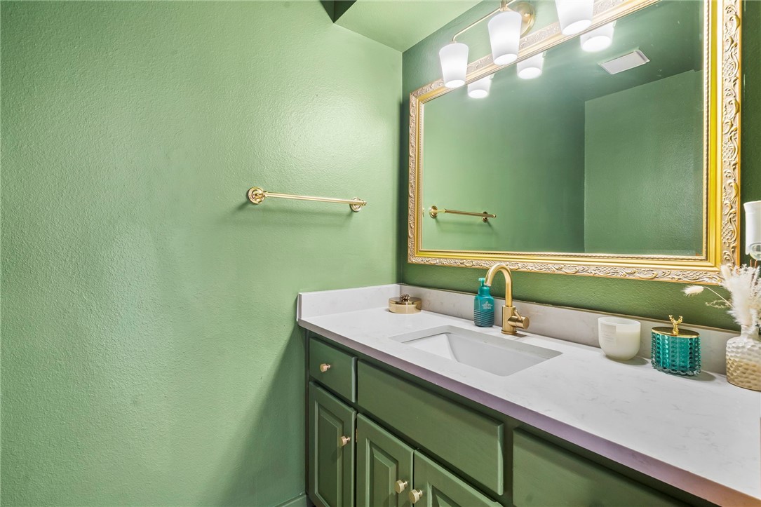 Centre Court Rogers - Residential