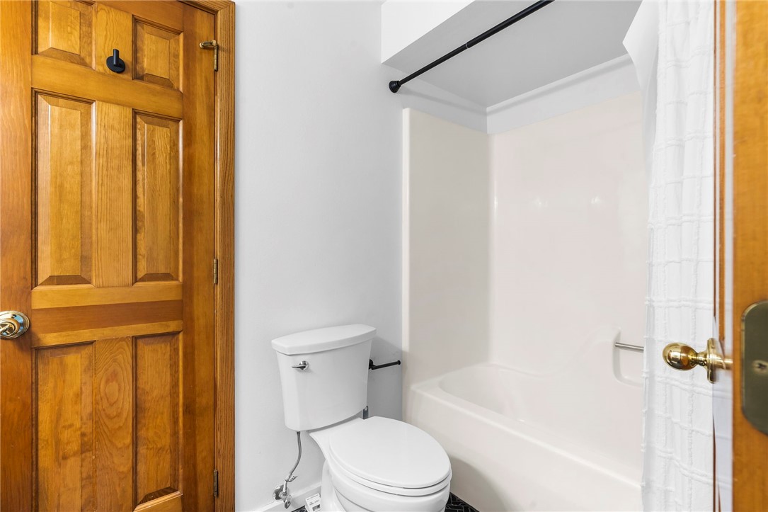 Centre Court Rogers - Residential