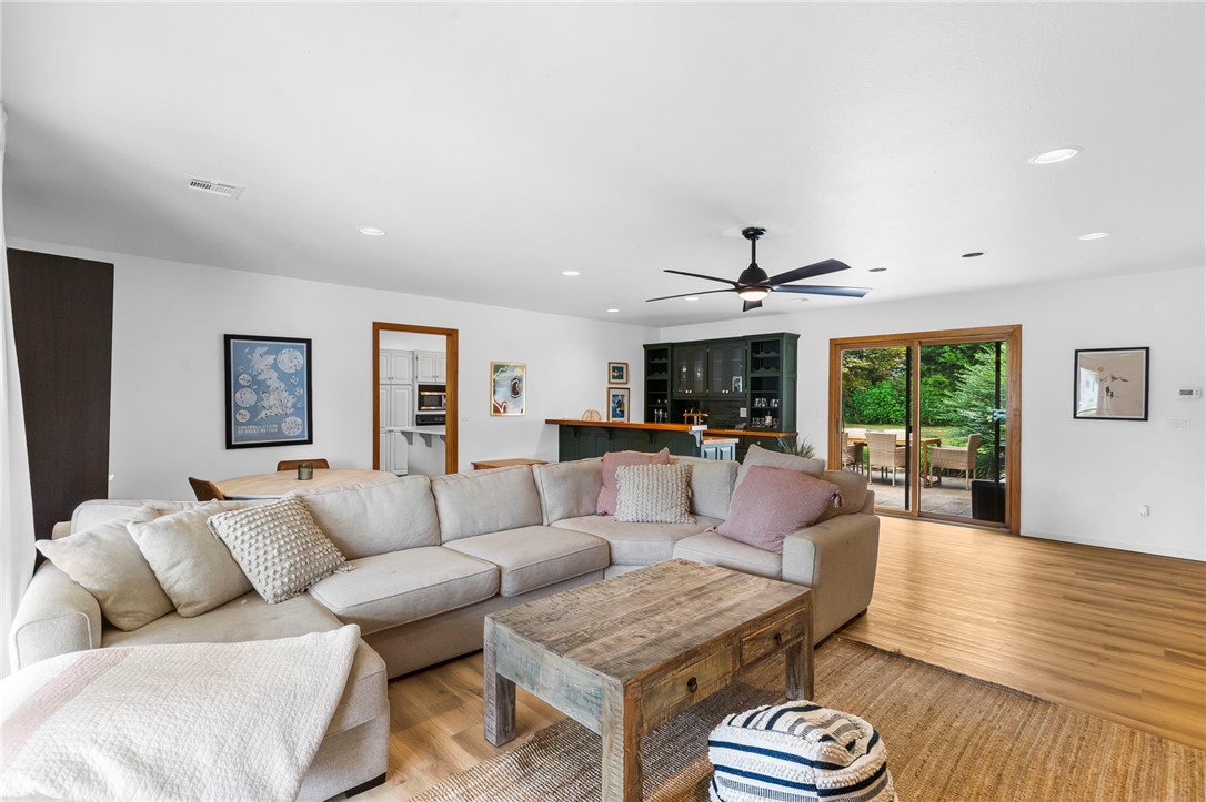 Centre Court Rogers - Residential