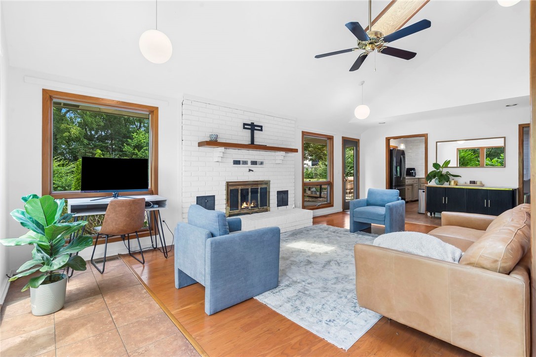 Centre Court Rogers - Residential