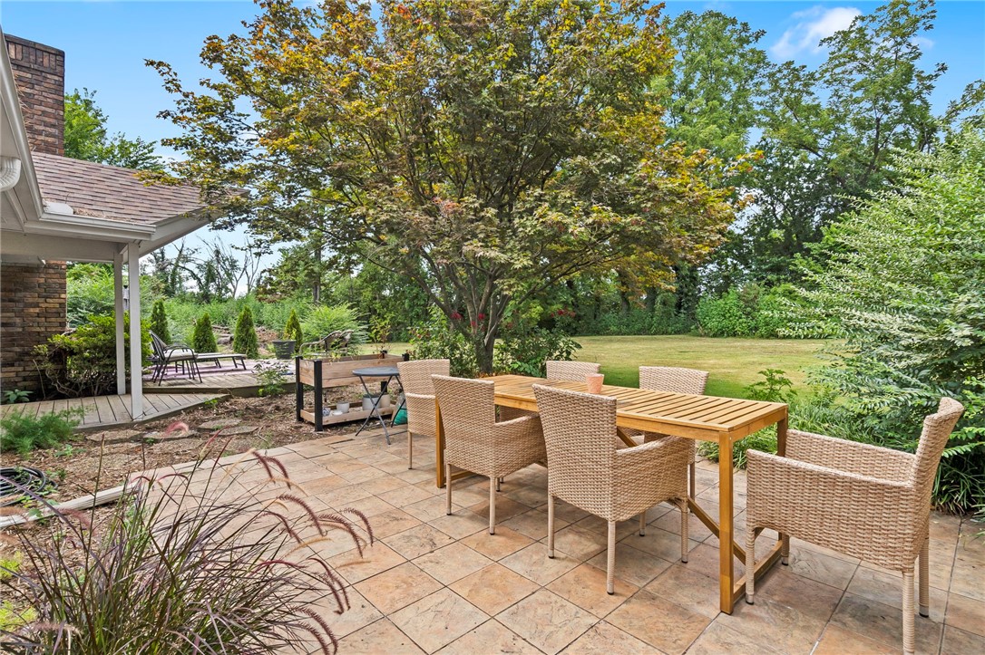 Centre Court Rogers - Residential