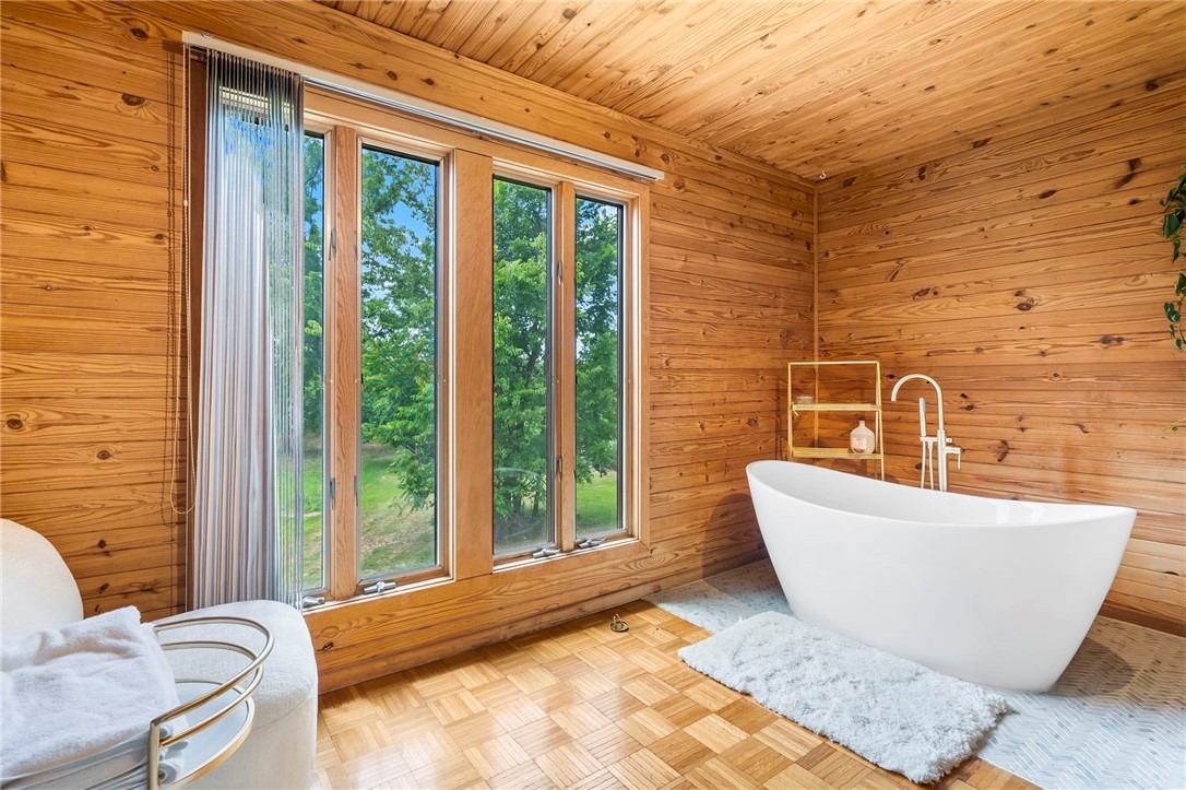 Centre Court Rogers - Residential