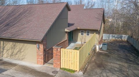 Photo of 80 E Sycamore Street, Fayetteville, AR 72703 (MLS # 1333719)