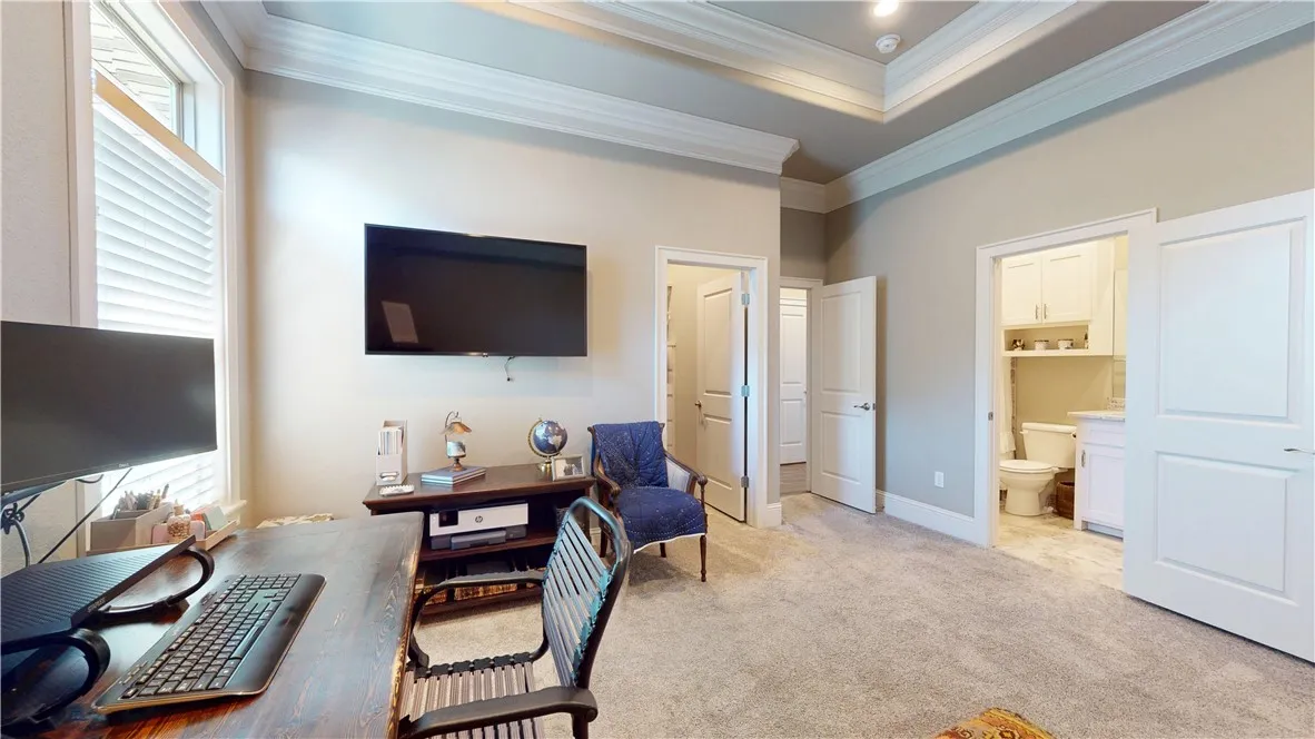 Bentonville, Arkansas 72712, United States, 4 Bedrooms Bedrooms, ,5 BathroomsBathrooms,Residential,Pending,108290