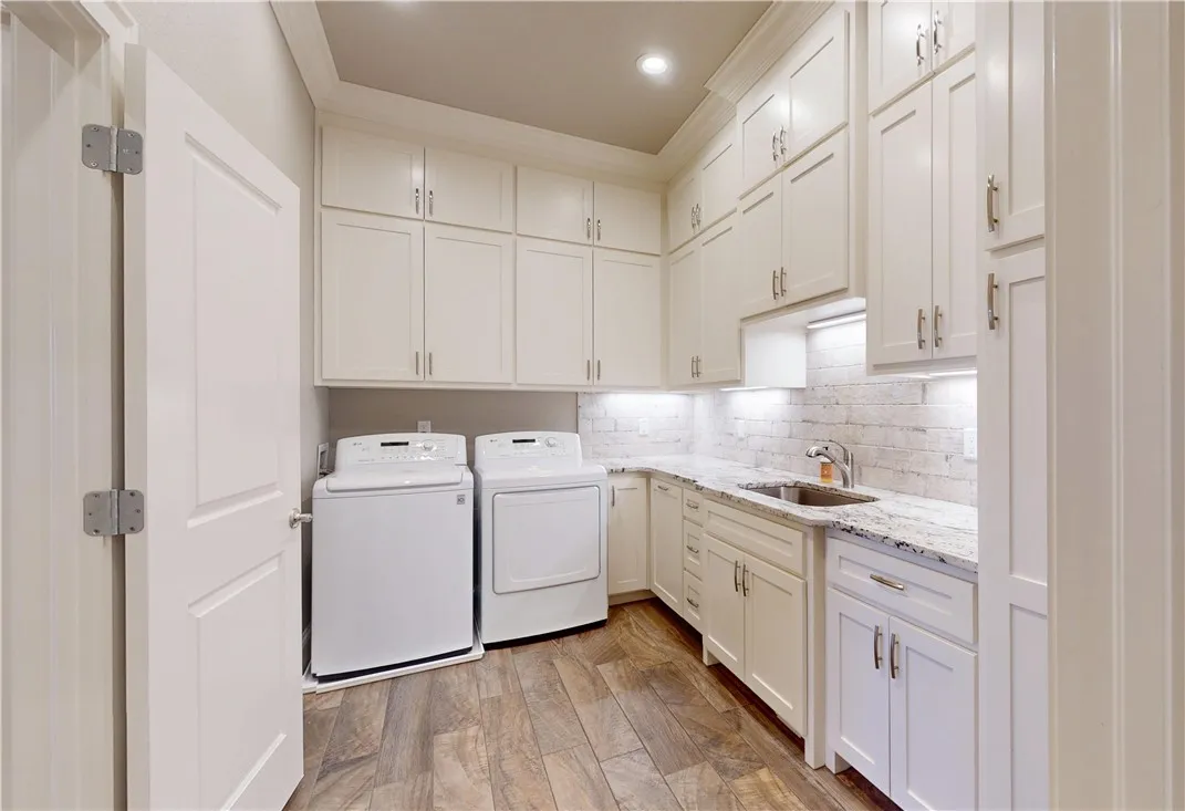 Bentonville, Arkansas 72712, United States, 4 Bedrooms Bedrooms, ,5 BathroomsBathrooms,Residential,Pending,108290