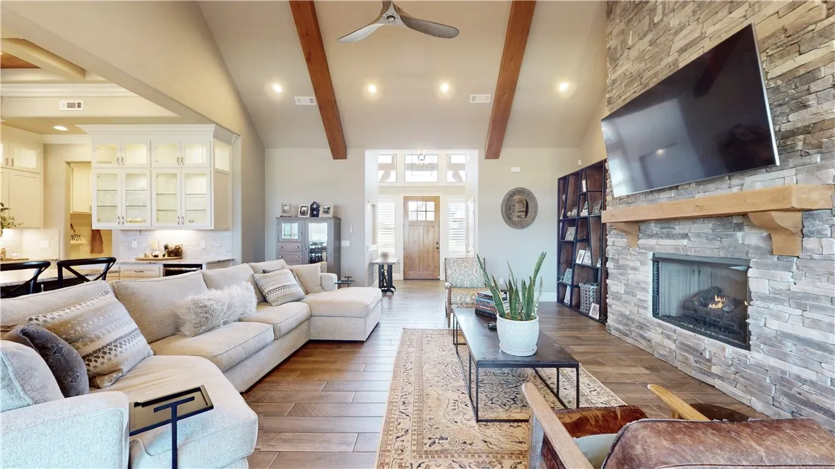 Bentonville, Arkansas 72712, United States, 4 Bedrooms Bedrooms, ,5 BathroomsBathrooms,Residential,Pending,108290