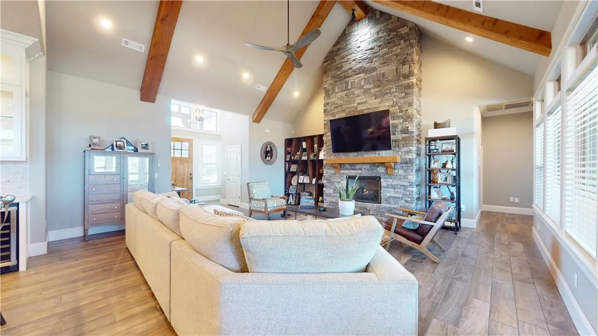 Bentonville, Arkansas 72712, United States, 4 Bedrooms Bedrooms, ,5 BathroomsBathrooms,Residential,Pending,108290