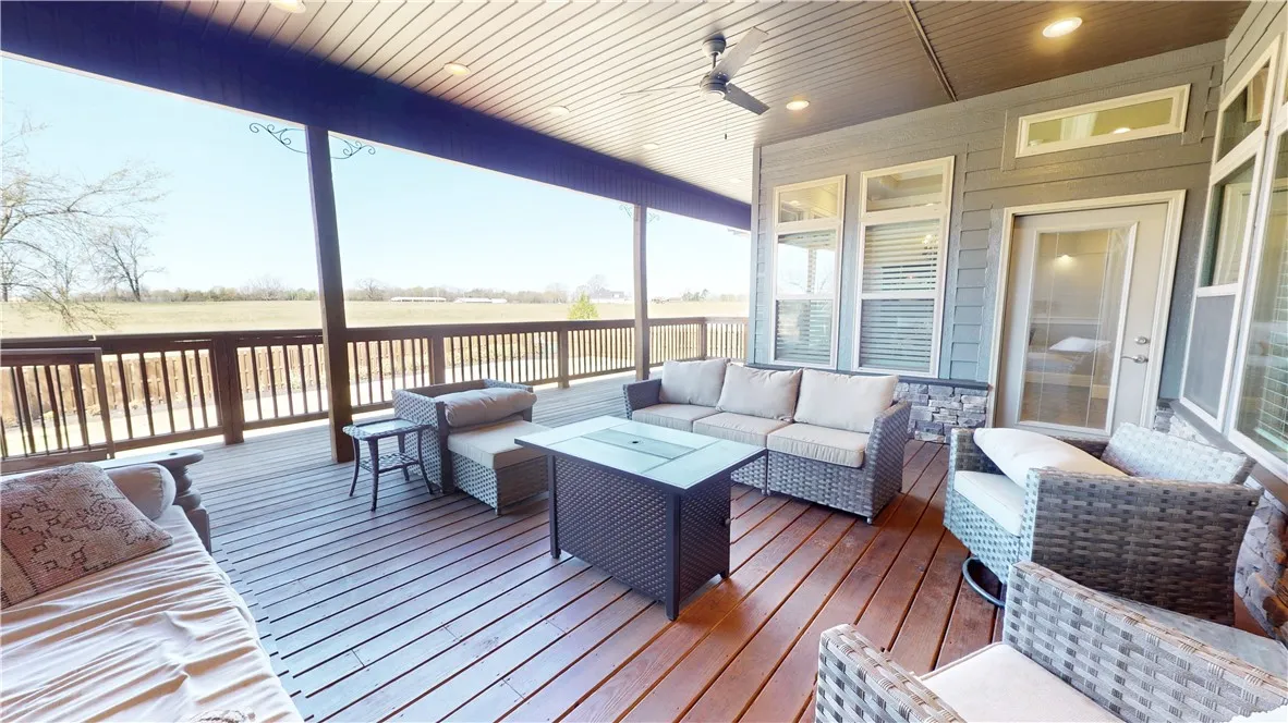 Bentonville, Arkansas 72712, United States, 4 Bedrooms Bedrooms, ,5 BathroomsBathrooms,Residential,Pending,108290