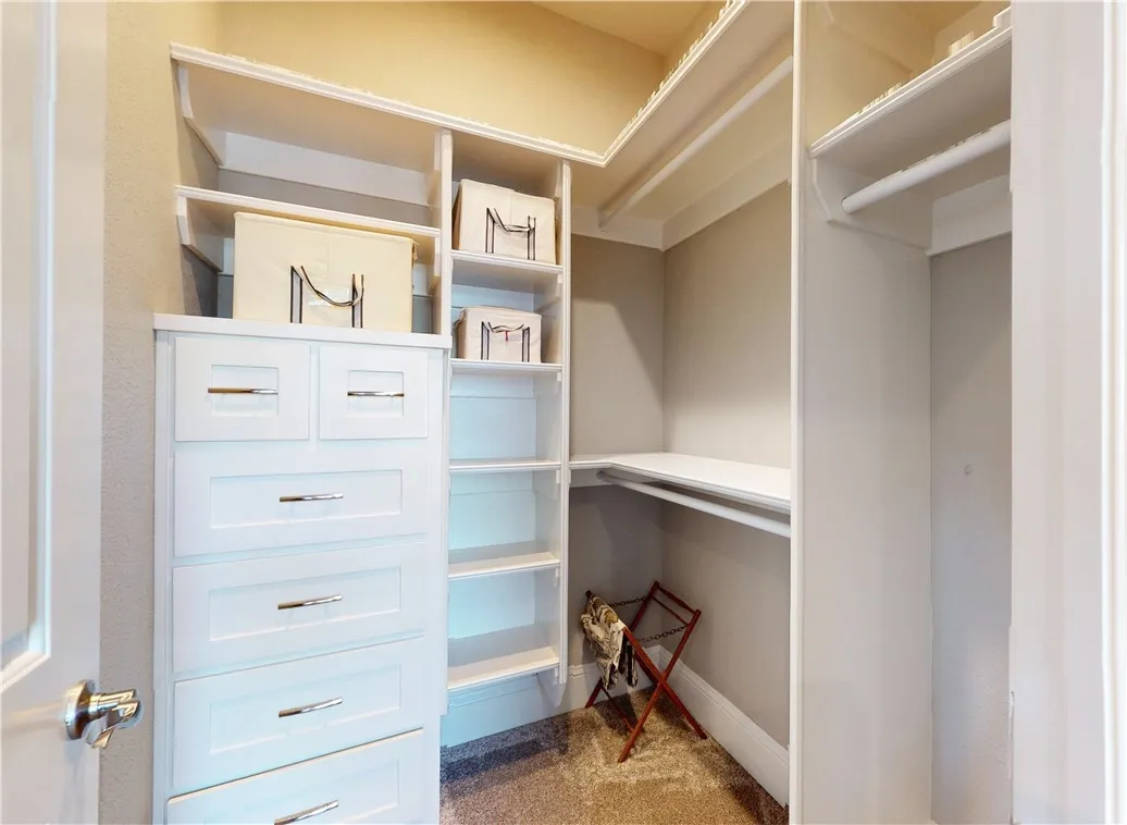 Bentonville, Arkansas 72712, United States, 4 Bedrooms Bedrooms, ,5 BathroomsBathrooms,Residential,Pending,108290