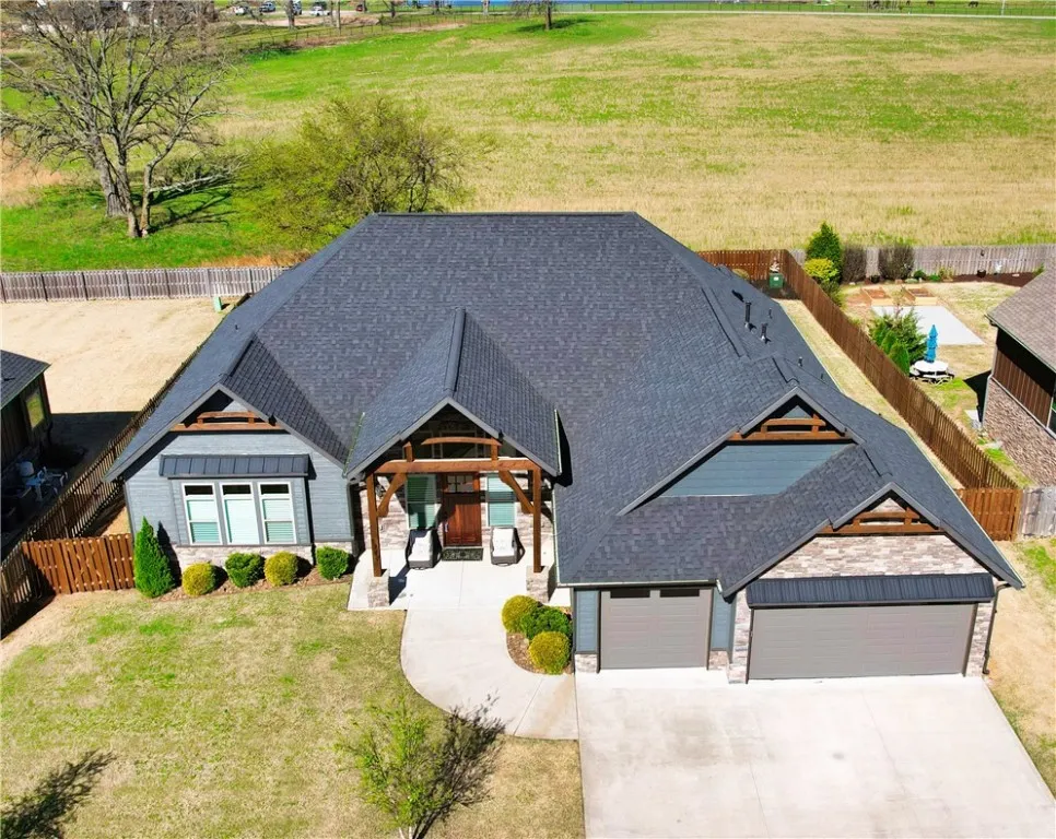 Bentonville, Arkansas 72712, United States, 4 Bedrooms Bedrooms, ,5 BathroomsBathrooms,Residential,Pending,108290