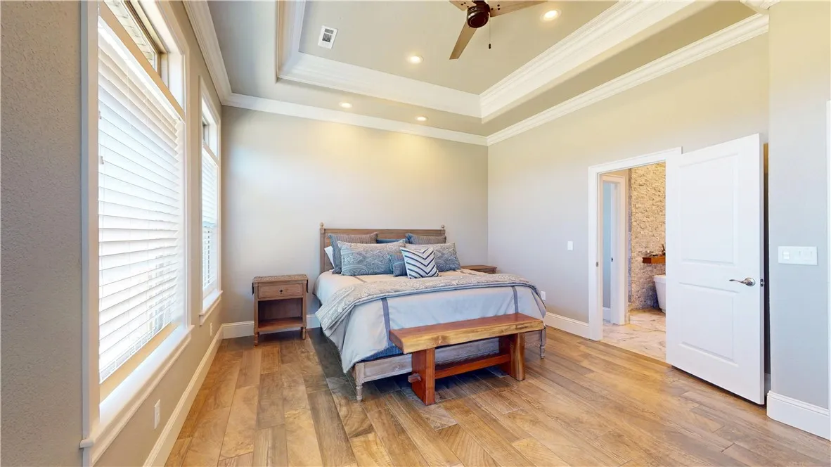 Bentonville, Arkansas 72712, United States, 4 Bedrooms Bedrooms, ,5 BathroomsBathrooms,Residential,Pending,108290