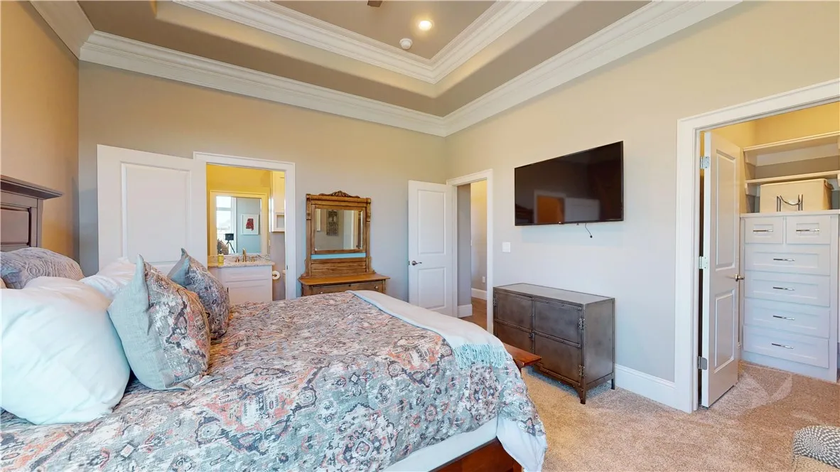 Bentonville, Arkansas 72712, United States, 4 Bedrooms Bedrooms, ,5 BathroomsBathrooms,Residential,Pending,108290