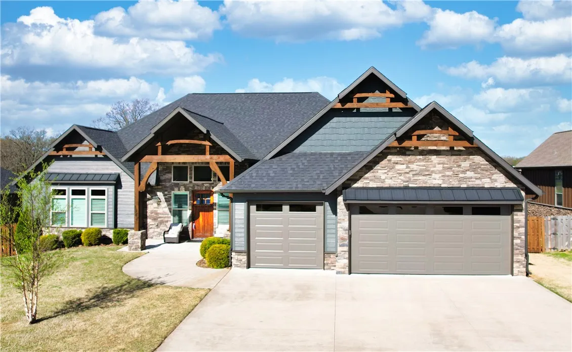 Bentonville, Arkansas 72712, United States, 4 Bedrooms Bedrooms, ,5 BathroomsBathrooms,Residential,Pending,108290