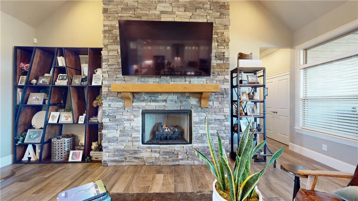 Bentonville, Arkansas 72712, United States, 4 Bedrooms Bedrooms, ,5 BathroomsBathrooms,Residential,Pending,108290