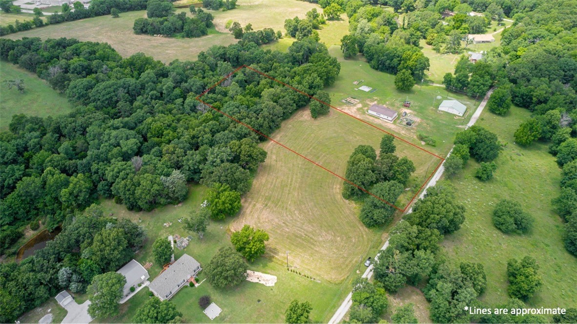 Gorgeous 2.5 Acre Home Site in Decatur! Secluded out of city feel but with the convenience of having public water, SEWER, and electric at street! Save time and money on your build with sewer access. A rare find for acreage! Located off 102 for quick travel to Centerton and Bentonville. This spacious property has a beautiful setting with a wooded boundary as well as a large open space ready for your dream home! Located in Rurban neighborhood, have the freedom to build your home, shop, hobby farm, or more! Donāt miss out on this amazing property!