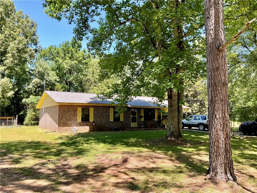 Investors take notice of this Beauty in the rough with a little TLC this brick Home could make a great investment. The home offers 3 bedrooms an Open floor plan and sits on 2.64 acres That is bordering a beautiful creek and just minutes from Clarksville yet you’re very secluded. There is a fourth bonus room that was previously a garage also.