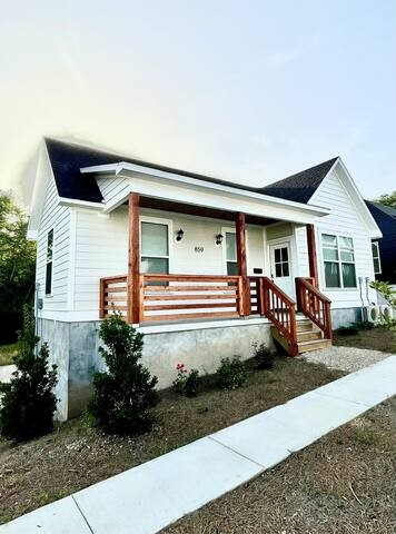 A rare opportunity to own a fully furnished, energy efficient, well-designed, low-maintenance home in Fayetteville that is less than ten minutes from the University and the heart of town, and just a two-minute walk to the newest trail system in NWA! This recently constructed farmhouse cottage is perfect for a college student. Once you come take a look for yourself, you will fall in love. The neighboring park/trail system, Centennial Park at Millsap Mountain, is nearly complete with many trails already open and more coming! This is a cycling-activated park with state-of-the-art cyclo-cross, mountain biking facilities, and running courses that have been designed to build usersā skills. The Park will also connect to the existing 45 miles of paved trails and 38 miles of natural surface trails throughout NWA. The home also comes with washer/dryer and refrigerator.