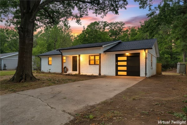 2149 S COLEMAN AVE, FAYETTEVILLE, AR 72701 - Image 33d588c0e9e32d408aa5bd4fc2a78a39/856984352