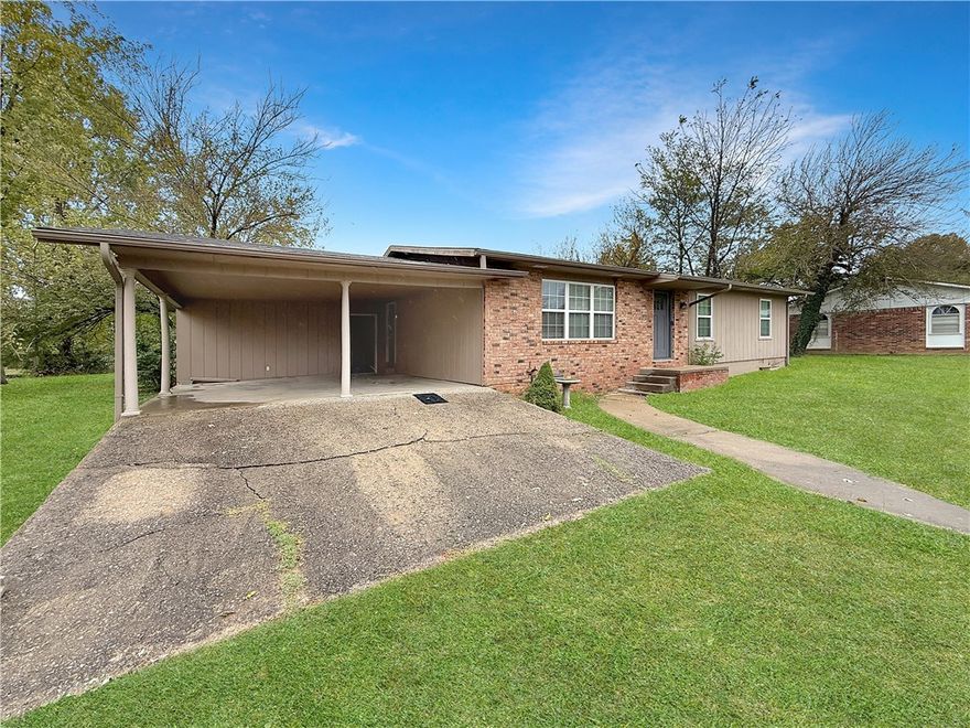 3 bedrooms 2 baths in Lowell, great location near shops. New paint and carpets.