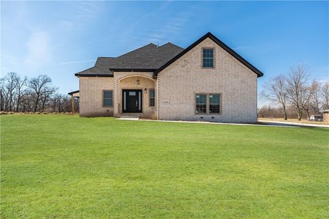 Single Family Residence in Tontitown AR 1745 Ardemagni Road 1.jpg