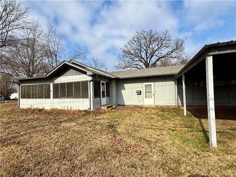 Photo of 201 E H Street, Russellville, AR 72801 (MLS # 1333826)