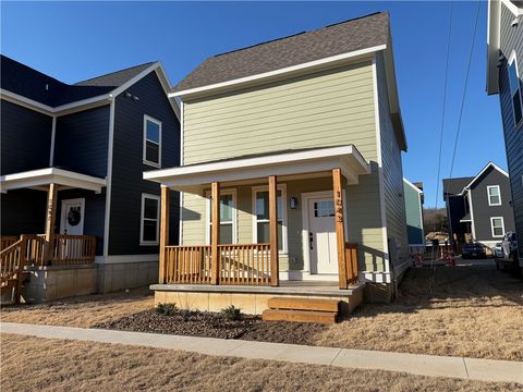 Photo of 1043 S Laramie Heights, Fayetteville, AR 72704 (MLS # 1333709)