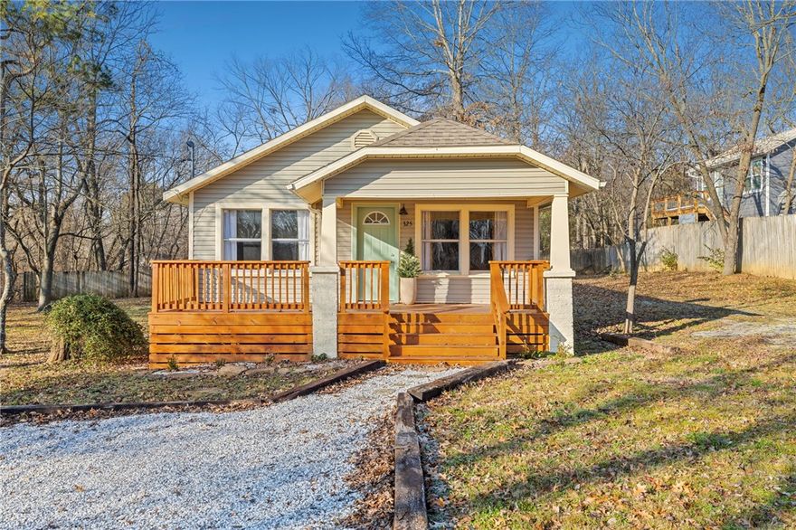 ~30+ day stays only~ Come stay in our charming house in South Fayetteville, where you will be within minutes of EVERYTHING our city has to offer. The Fayetteville Square, Dickson Street, the Entertainment District, plenty of restaurants, and the University of Arkansas are all conveniently close to home. At Urban Dwelling, you can enjoy amenities for up to 4 guests in our recently renovated 2 bedroom/1 bathroom home. The back yard is also set up with a grill, outdoor dining area, and fire pit!