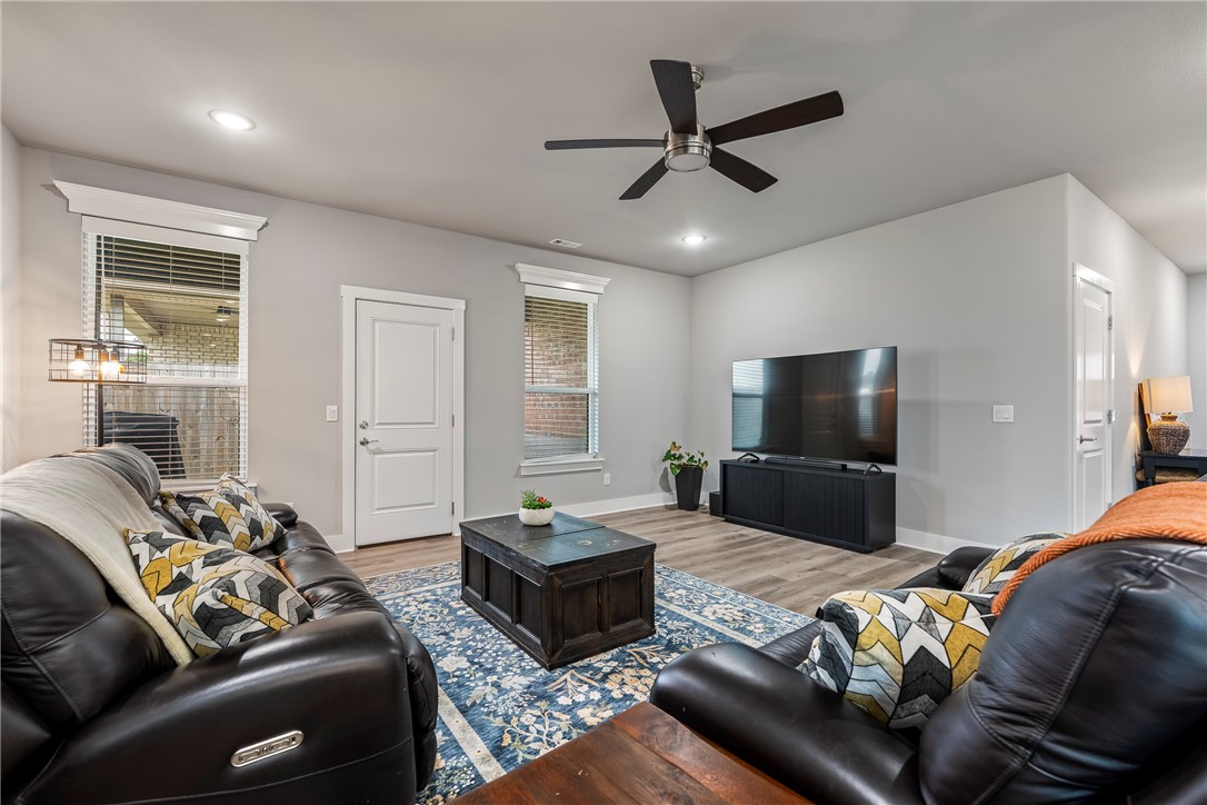 OSAGE HILLS SUB PH 1-BENTONVILLE - Residential