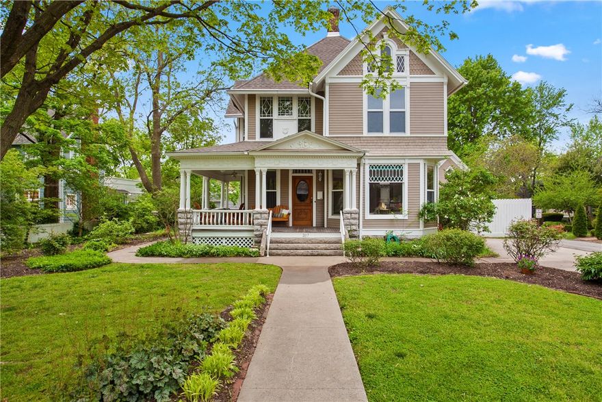 The best porch in Bentonville! This house is on the historic register and has been meticulously preserved and updated. You are just off the downtown Bentonville square by steps. Home is spacious, has lots of natural light, includes a detached studio, wood floors, throughout, stainless appliances. Well designed kitchen updated in 2015 includes a center island, plenty of counter and cabinet space with gas range, double ovens, built-in microwave and trash compactor. All windows have honeycomb shades that open from top or bottom. The upstairs owner's suite closet is massive with every built-in you can imagine, including washer/dryer connections, drying racks, tie racks, jewelry drawers, built-in ironing board, ample hanging, folding and storage.
This house is full of luxe touches throughout!
20th century charm with 21st century amenities.